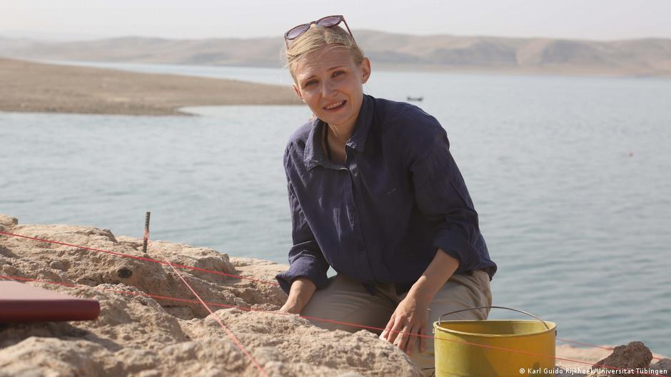 German archaeologist Ivana Puljiz, a junior professor at the University of Freiburg, at work on the site of a 3,400-year-old Bronze Age city in Iraq revealed by falling reservoir water levels (photo: Karl Guido Rijkhoel/University of Tübingen)
