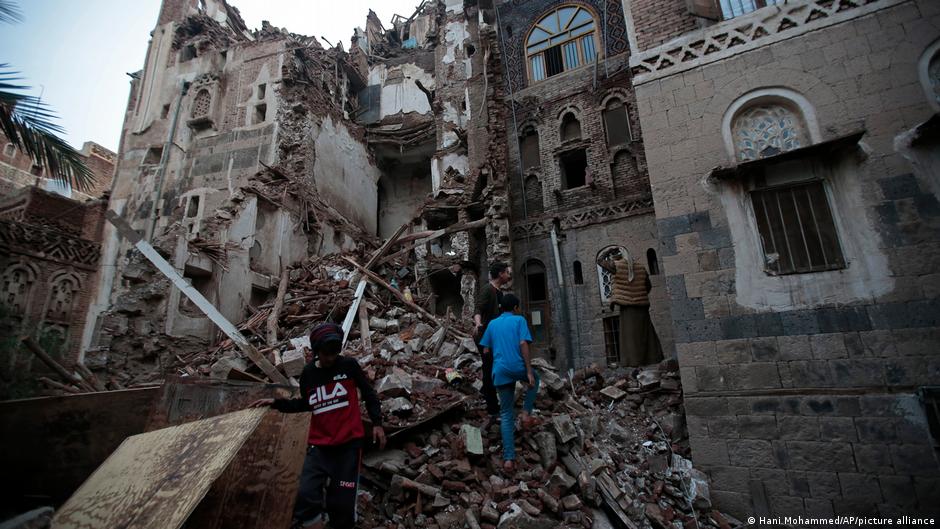 في اليمن السيول العارمة ألحقت اضرارا جسيمة بمدينة صنعاء القديمة المدرجة في قائمة التراث العالمي لليونسكو.