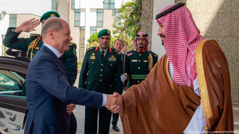 German Chancellor Olaf Scholz visiting Saudi Crown Prince Mohammed bin Salman in Riyadh, 25 September 2022 (photo: picture-alliance/AP)