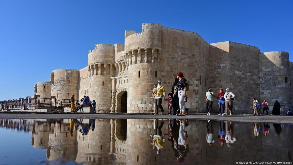 Qaitbey citadel in Egypt endangered by rising sea levels (photo: Giuseppe Cacace/AFP/Getty Images)