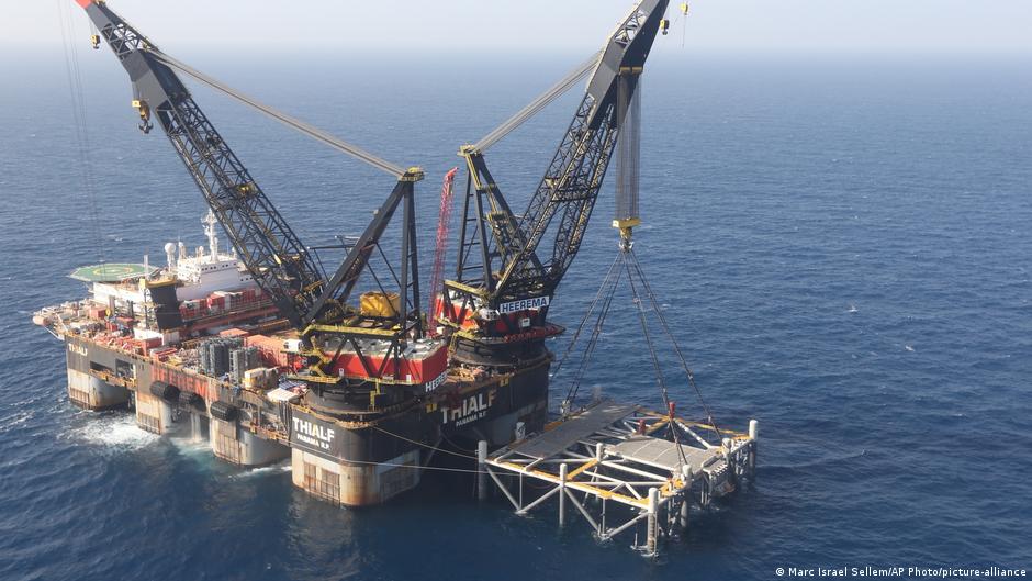منصة نفطية في البحر الأبيض المتوسط. Eine Ölplattform im Mittelmeer; Foto: Marc Israel Sellem/AP Photos/picture-alliance