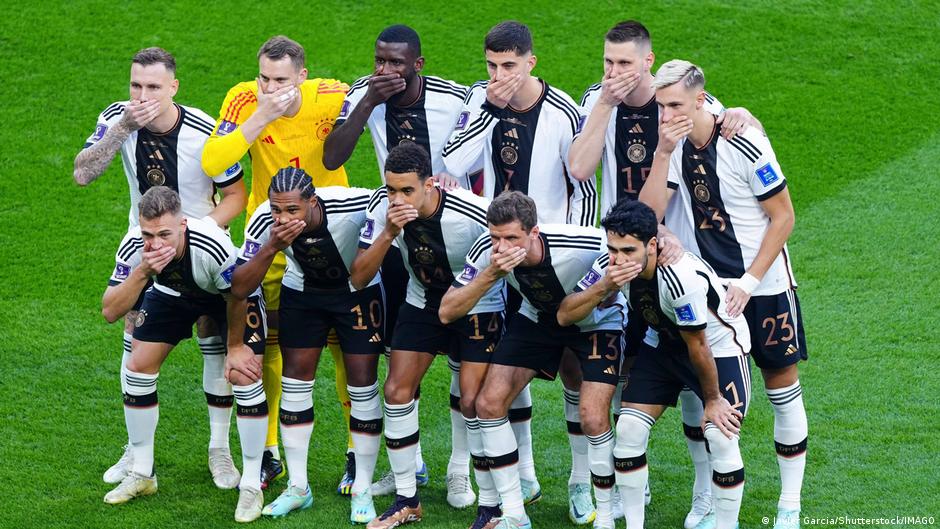 The DFB team in silent protest against the ban on the One Love armband (photo: Javier Garcia/Shutterstock/Imago)