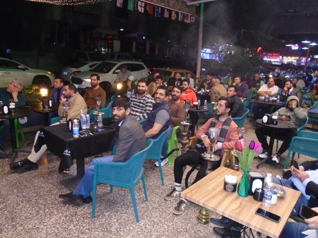 Public Viewing im Opera Café im Stadtteil Adamija von Bagdad; Foto: Birgit Svensson