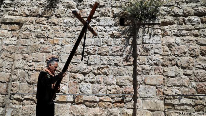 حاج مسيحي في القدس. Christlicher Pilger in Jerusalem; Foto: Reiuters/A.Awad