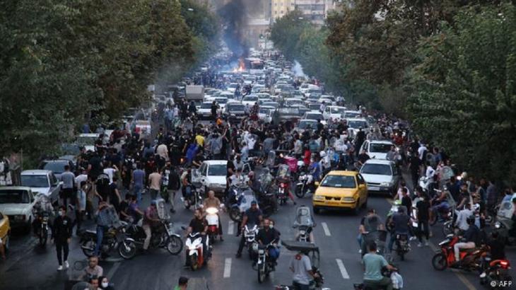 An urban street in Tehran is jammed with people, cars, mopeds and motorcycles (photo: AFP)