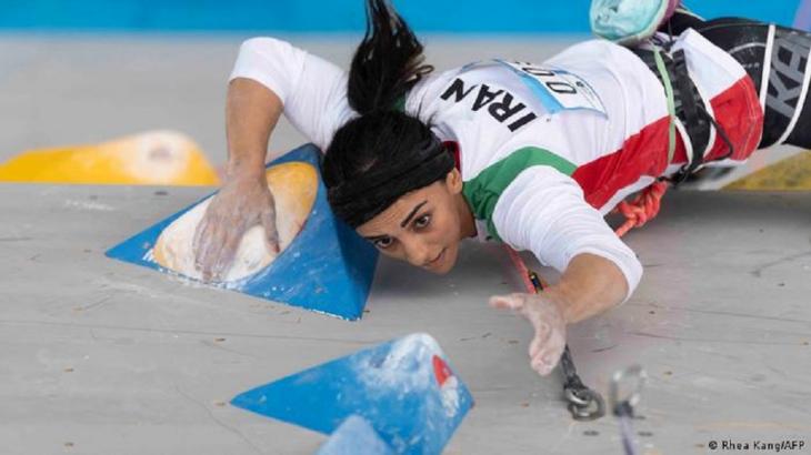 Climber Elnaz Rekabi competing in an international tournament in Seoul without a hijab (photo: Rhea Kang/AFP)