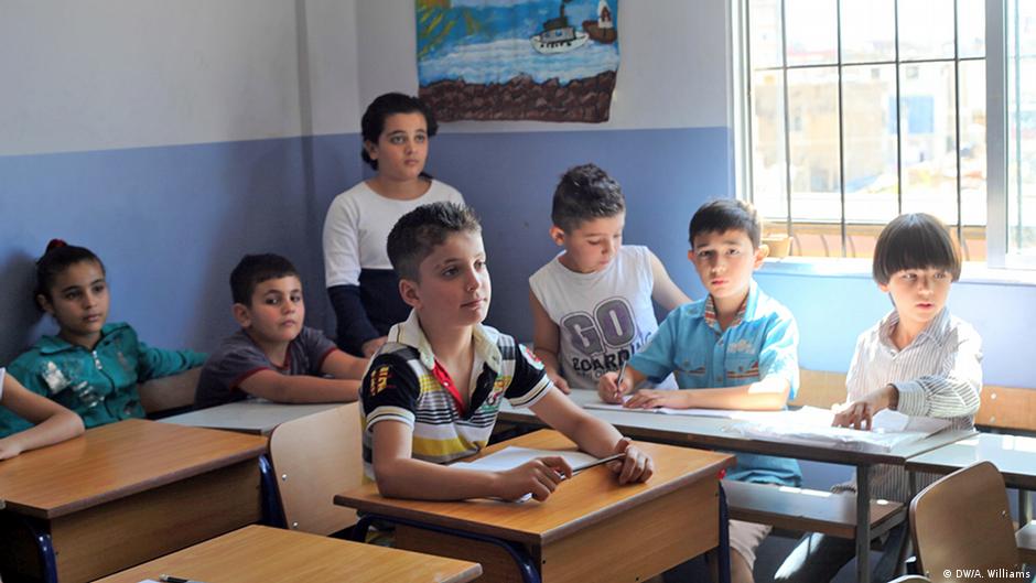 Manche Flüchtlingskinder haben Glück - und Unterricht; Foto: DW/A.Williams