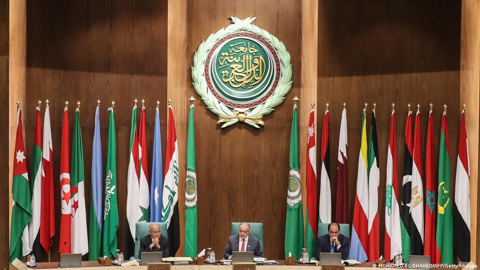 هل تعقد جامعة الدول العربية قمتها بحضور الأسد؟  Sitzung der Arabischen Liga in 2020; Foto: Mohamed El Shahed/AFP/Getty Images