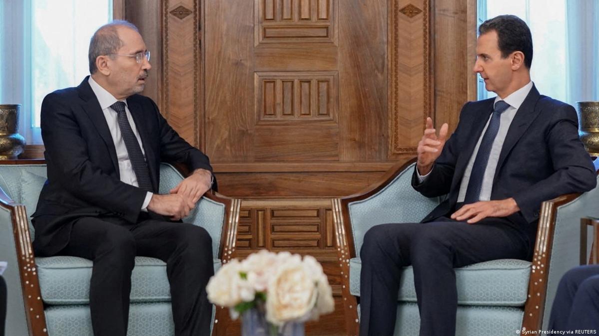وزير الخارجية الأردني أيمن الصفدي في زيارة للأسد. Jordaniens Aussenminister bei Assad; Foto: Syrian Presidency via Reuters
