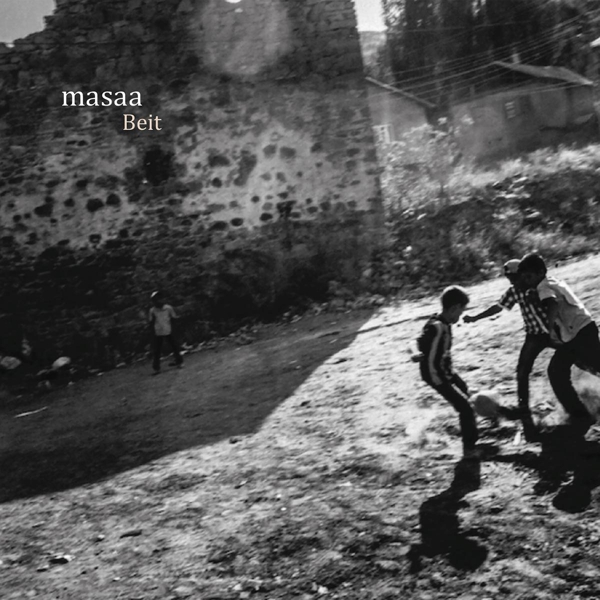 غلاف ألبوم "بَيت" لفريق "مساء" (توزيع غرُوڤز-لاند) Album cover of Masaa's "Beit" (distributed by grooves.land)
