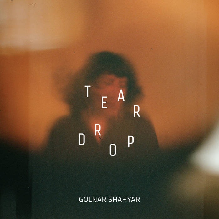 غلاف ألبوم "دمعة" الموسيقي للمغنية وكاتبة الأغاني والعازفة الإيرانية جلنار ​​شهيار. Cover of Golnar Shahyar's "Tear Drop" (distributed by bandcamp.com)