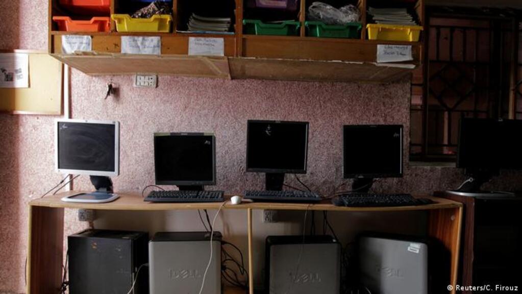 أجهزة كمبيوتر في مدرسة في باكستان. Computer an einer Schule in Pakistan; Foto: Reuters/C.Firouz