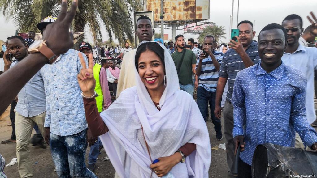 Icon of the Sudanese protest movement Alaa Salah (image: Getty Images/AFP)