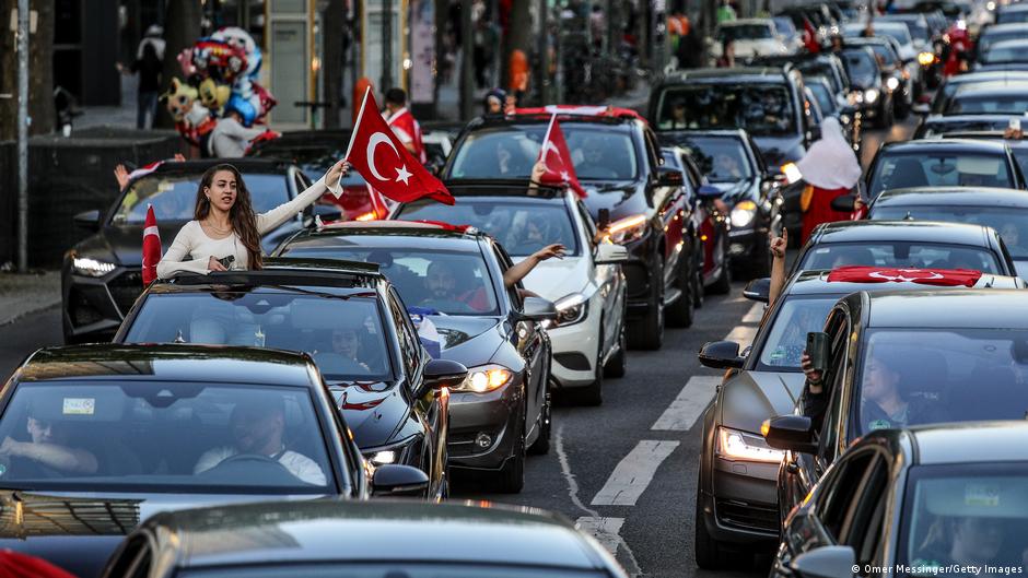 Erdogan's supporters celebrate with motorcades in Berlin (image: Omer Messinger/Getty Images)