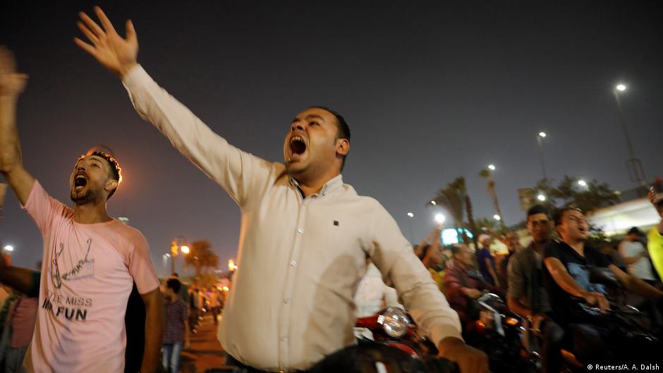 هل هناك انتفاضة جديدة لمصر؟ تجيب سناء سيف: "لا، على الأقل ليس في شكل ثورة سلمية مثل ثورة 2011. Anti-Regierungsproteste in Kairo; Foto: Reuters/A.A.Dalsh