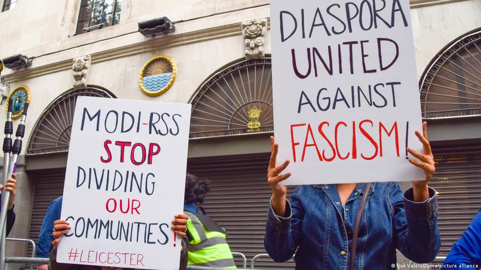 Protesters gathered outside the Indian High Commission at India House in London after clashes between Hindu and Muslim youths erupted in Leicester and Birmingham, 22.09.2022 (image: picture-alliance)
