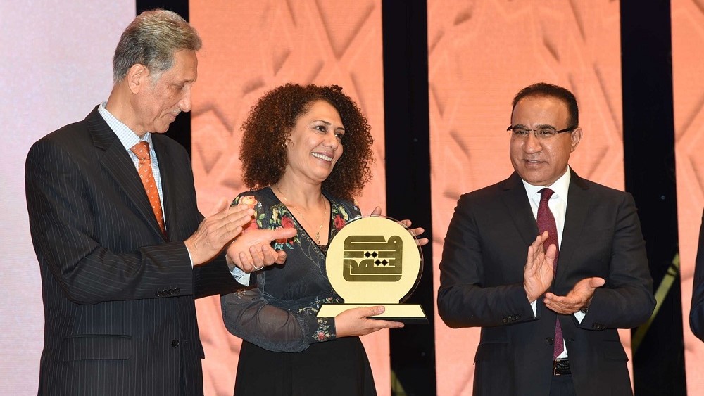 Palestinian Bedouin author Sheikha Helawy accepting the Almutaqa Prize for Arabic Short Story in Kuwait for her 2018 collection "Order C345" (image: from the author's official Facebook page)