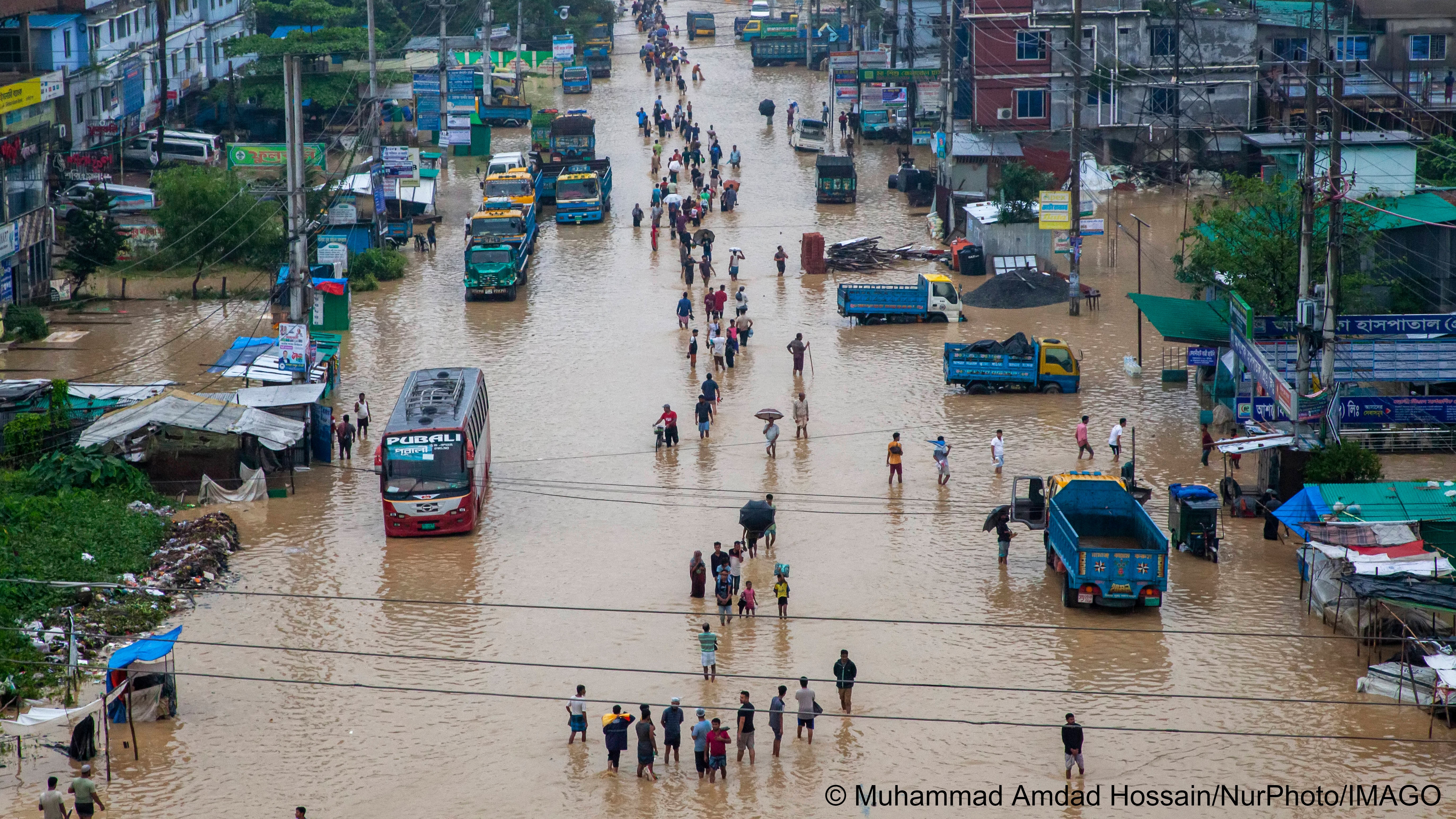 Pedestrians walk along flooded streets in Chittagong, Bangladesh, August 2023 (image: Muhammad Amdad Hossain/NurPhoto/IMAGO)
