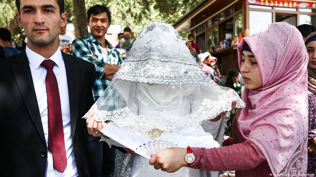 حفل زفاف في منطقة هيسور طاجيكستان. A wedding celebration in Hisor, Tajikistan (image: Yegor Aleyev/ITAR-TASS/IMAGO)