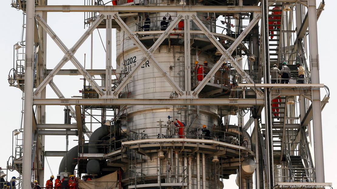 Khurais oil field, Saudi Arabia (image: Amr Nabil/AP Photo/picture alliance)