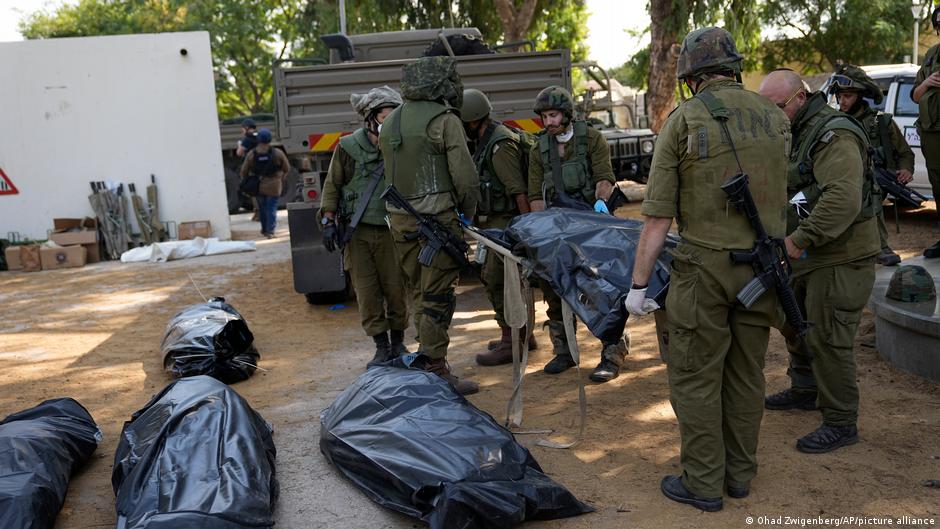 Dozens of people were murdered in the Hamas massacre in Kibbutz Kfar Azza (image: Ohad Zwigenberg/AP/picture alliance)