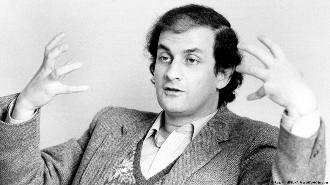 الكاتب البريطاني-الهندي سلمان رشدي عام 1986 Salman Rushdie 1986 - Bild: Reg. Innell/ZUMA Press/IMAGO Images