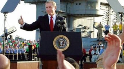 ''Mission accomplished”: George W. Bush kündigt Ende der Hochphase im Irakkrieg an; Foto: AP