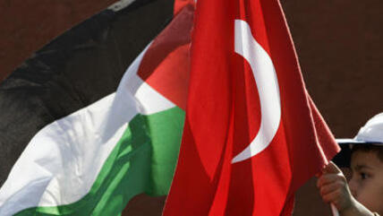 Türkische und Palästinensische Flagge; Foto: AP
