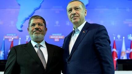الرئيس المصري محمد مرسي ورئيس الوزراء التركي رجب طيب إردوغان. رويترز