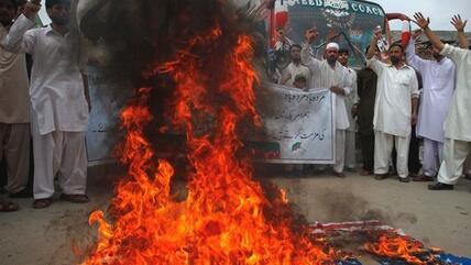 تظاهرات دموية ضد فيلم براءة المسلمين  في الباكستان  الصورة رويترز 