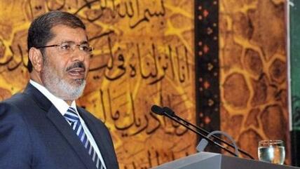 Ägyptens Präsident Mursi während einer Lobesrede auf das Militär in Kairo; Foto: dpa