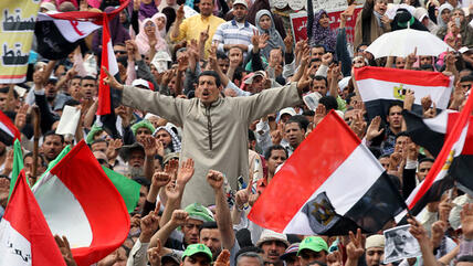 Ägyptische Demonstranten auf dem Tahrir-Platz; Foto: dpa