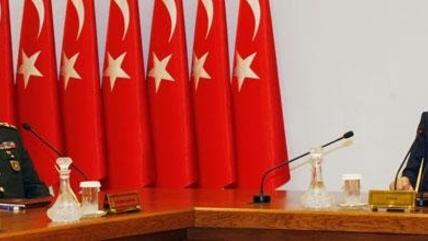 Generalstabschef Necdet Özel und Ministerpräsident Erdogan; Foto: AP