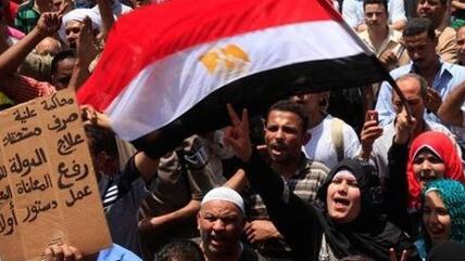 Demonstranten auf dem Tahrir-Platz in Kairo; Foto: AP