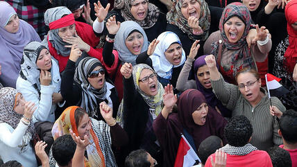Frauenprotest gegen Ägyptens Präsident Mohammed Mursi, Foto: dpa
