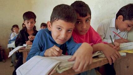 Schüler an einer irakischen Schule in Sadr City; Foto: AP