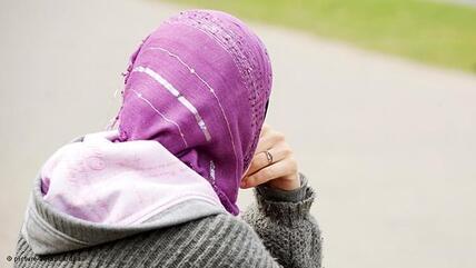 Young Muslim woman wearing a headscarf and a 'hoodie' (photo: dpa)
