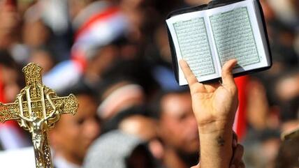 Christen und Muslime während einer Solidaritätsdemonstration auf dem Tahrir-Platz in Kairo, Foto: picture-alliance