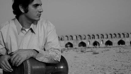 Der iranische Tombak-Virtuose Mohammad Reza Mortazavi in Esfahan; Foto: wikipedia