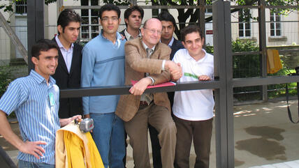 Dialogue and exchange: German Professor Georg Pegels with German and Iranian students during a cooperation project on earthquake-proof buildings in Iran