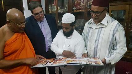 بعد مرور أسبوعين على الاعتداءات الدموية في سريلانكا سافر ممثلون عن المجلس المركزي للمسلمين في ألمانيا إلى سريلانكا ضمن زيارة تضامنية