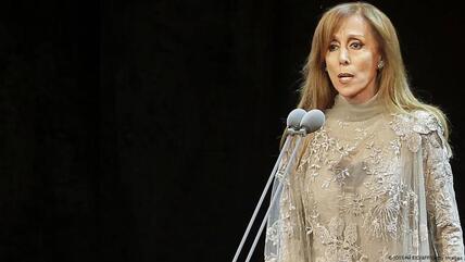 Musical icon between Orient and Occident: Fairuz conquered the stages of the world - in Cairo, Rabat and Amman as well as in New York, London, Paris and Athens. She is said to have recorded more than 1500 songs and released over 80 albums. She has starred in at least 20 musicals