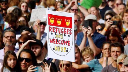 Verpflichtend für die einen, Schimpfwort für die anderen: Der Begriff „Willkommenskultur“ ist mit der Debatte über die hiesige Flüchtlingspolitik eng verbunden.