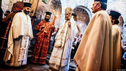 Messe in der griechisch-orthodoxen Kirche von Izra im Süden Syriens. 