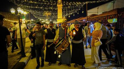 بعد الصيام والإفطار في رمضان في بغداد - العراق.
