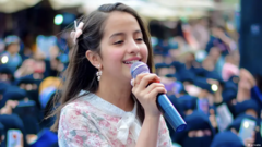 المغنية اليمنية الفتية ماريا قحطان. 