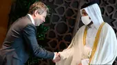 Robert Habeck, German minister for economic affairs and climate action (left), shakes hands with Sheikh Mohammed bin Hamad bin Qassim Al Abdullah Al Thani, Qatari minister of commerce and industry at a meeting in March 2022