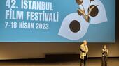 Auf kaum einem hochkarätigen Filmfestival treten Filmkunst und Realität in einen ähnlich intensiven Dialog wie auf dem in Istanbul, das diese Woche zu Ende gegangen ist. Stefan Weidner hat es für Qantara.de besucht. 