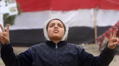 Ein junger Ägypter demonstriert auf dem Tahrir-Platz in Kairo gegen den Militärrat; Foto: AP/dapd