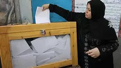 Ägypterin bei der Stimmabgabe während der ersten Runde der Präsidentschaftswahl; Foto: dpa